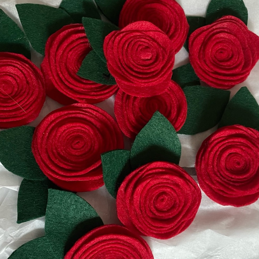 12 3” felt flowers w leaves